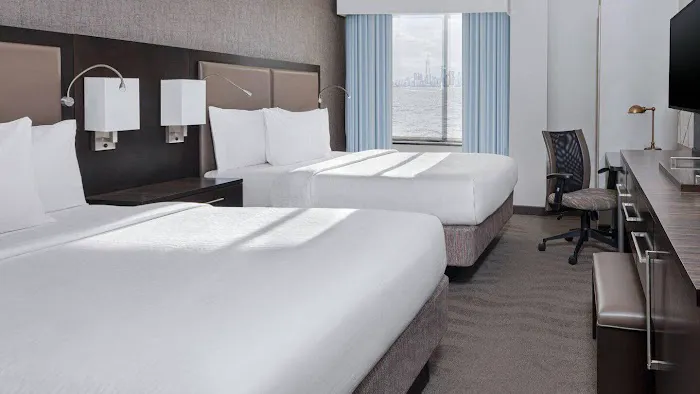 Fairfield Inn & Suites New York Staten Island 4