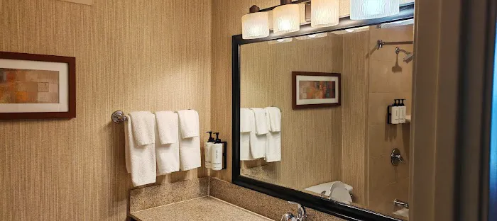 Crowne Plaza Newark Airport, an IHG Hotel 4