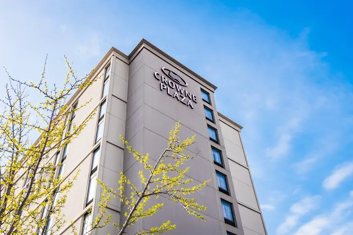 Crowne Plaza Newark Airport, an IHG Hotel 4