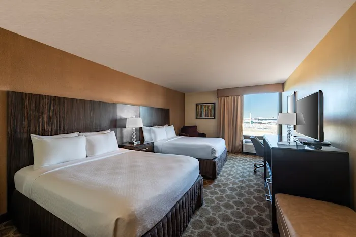 Crowne Plaza Newark Airport, an IHG Hotel 4