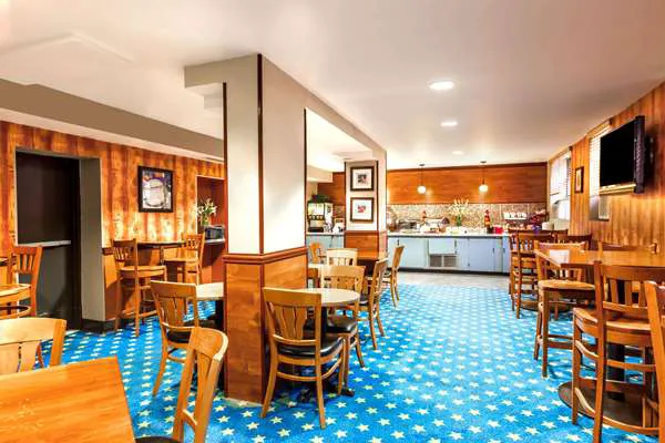 Ramada by Wyndham Jersey City 5