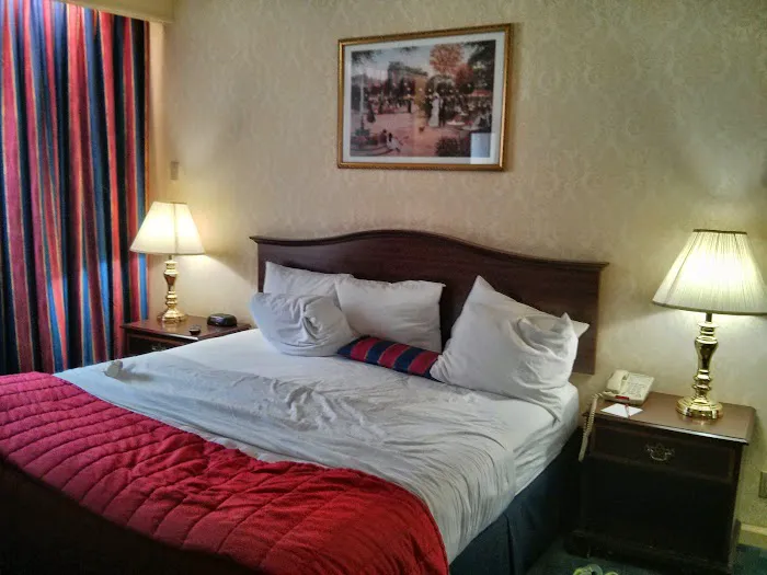 Ramada by Wyndham Jersey City 5