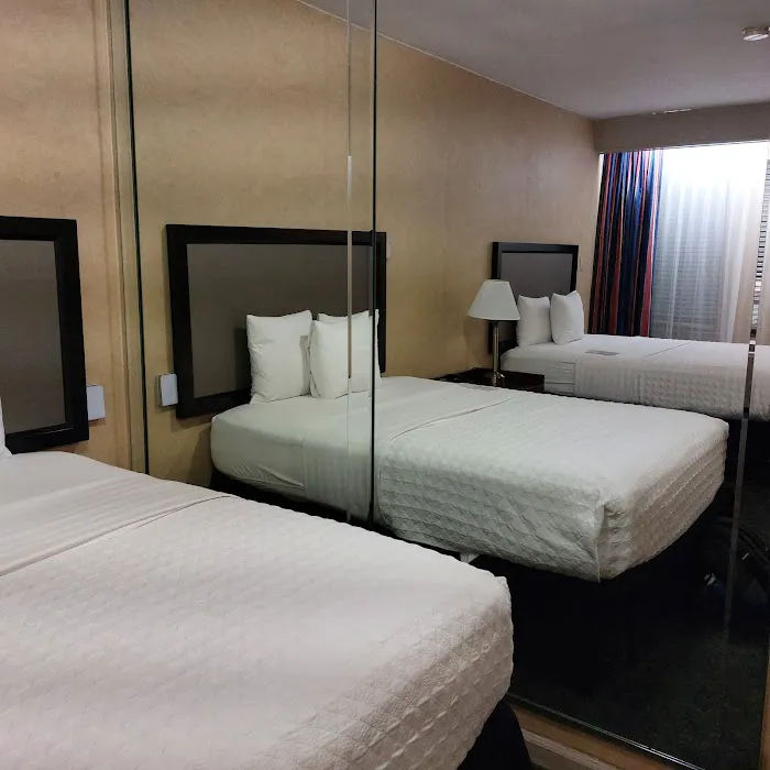 Ramada by Wyndham Jersey City 5