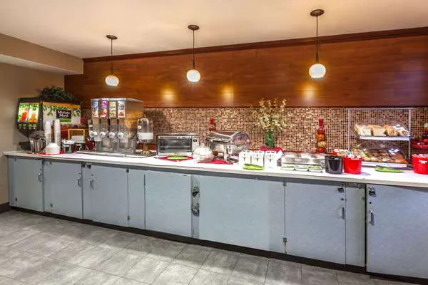 Ramada by Wyndham Jersey City 5