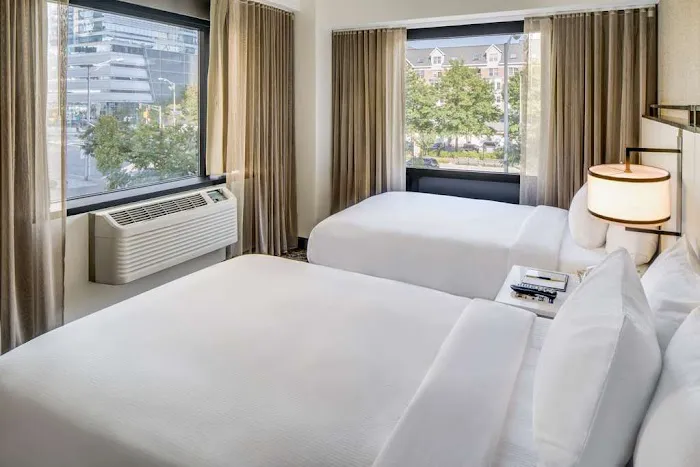 DoubleTree by Hilton Hotel & Suites Jersey City 5