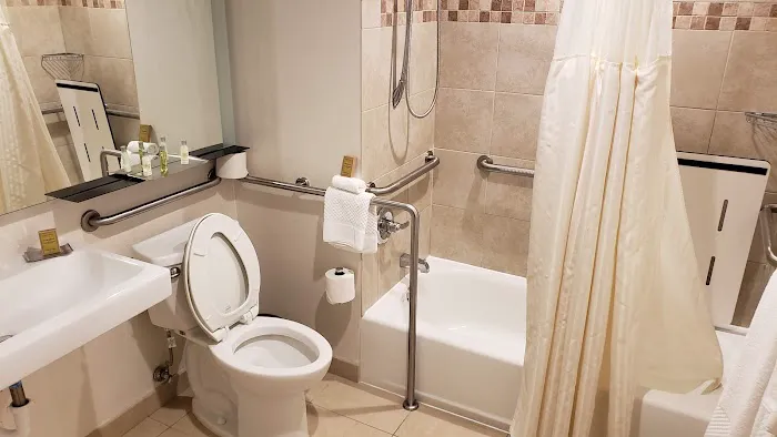 DoubleTree by Hilton Hotel & Suites Jersey City 5