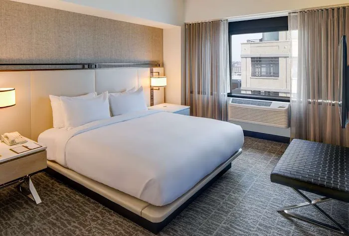 DoubleTree by Hilton Hotel & Suites Jersey City 5
