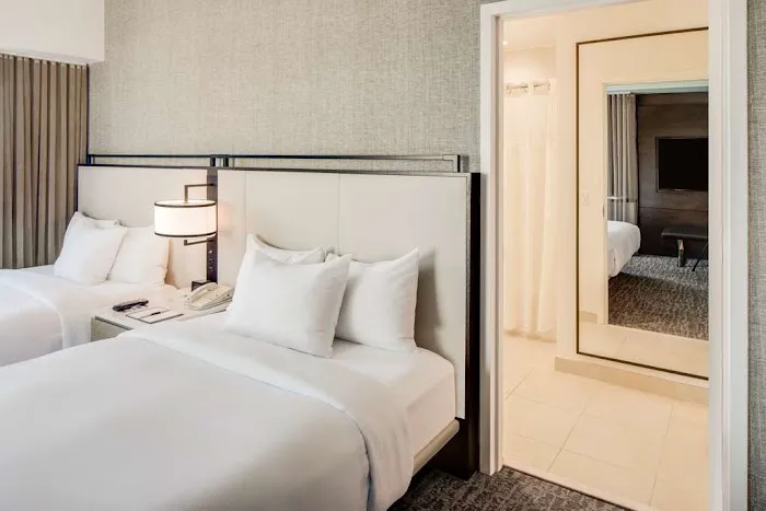 DoubleTree by Hilton Hotel & Suites Jersey City 5