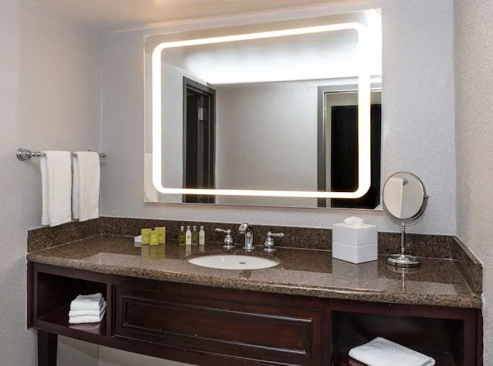 DoubleTree by Hilton Newark Penn Station 5