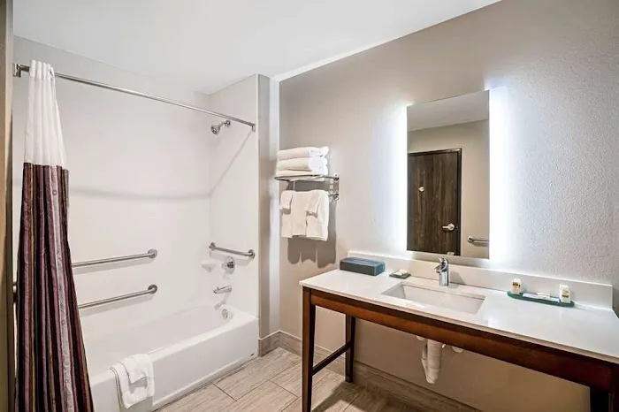 DoubleTree by Hilton Newark Penn Station 5
