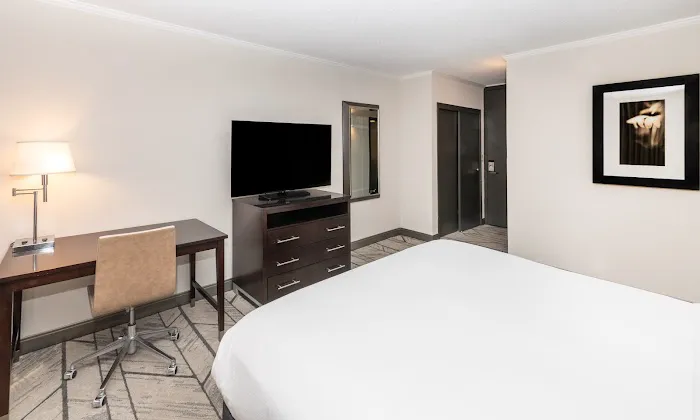 DoubleTree by Hilton Newark Penn Station 5