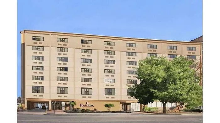 Ramada by Wyndham East Orange 4