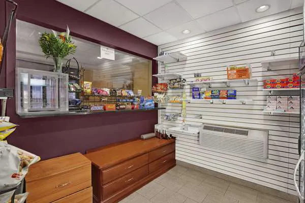 Ramada by Wyndham East Orange 4