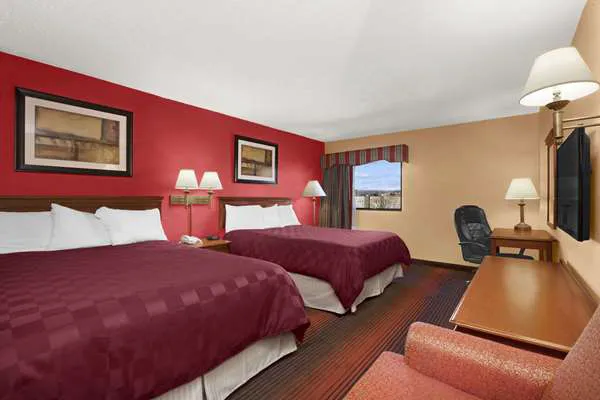 Ramada by Wyndham East Orange 4