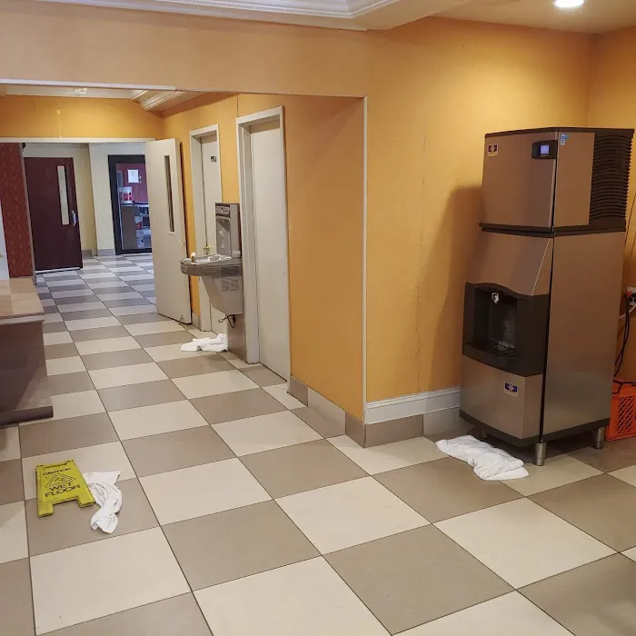 Ramada by Wyndham East Orange 4