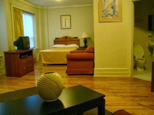 Riviera Hotel 5