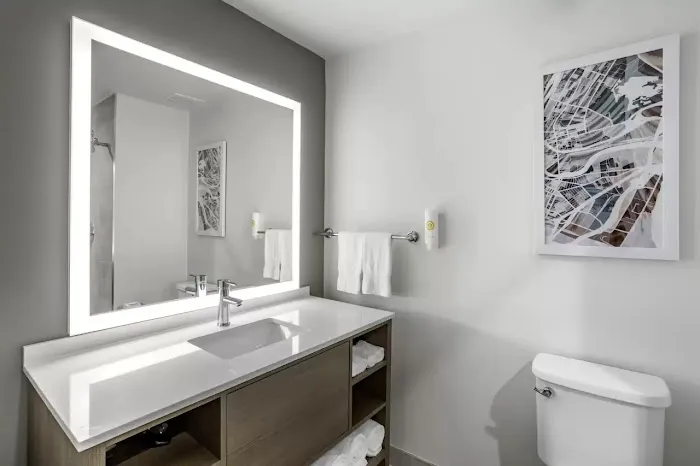 Comfort Inn & Suites Newark Liberty International Airport 5