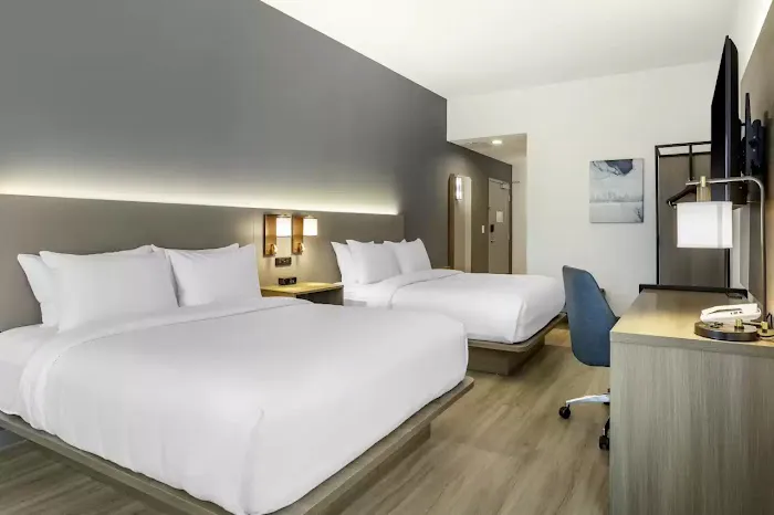 Comfort Inn & Suites Newark Liberty International Airport 5