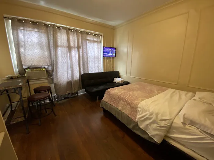 One Bedroom Apartment Near Airport 4
