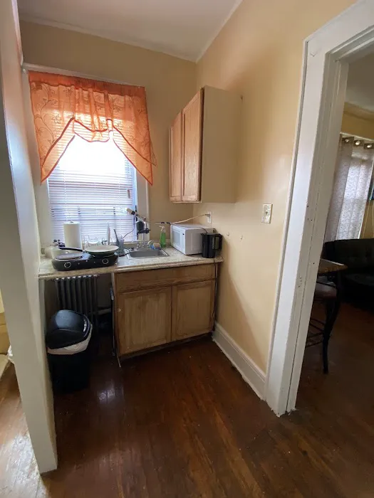 One Bedroom Apartment Near Airport 4