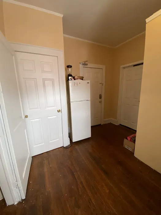 One Bedroom Apartment Near Airport 4