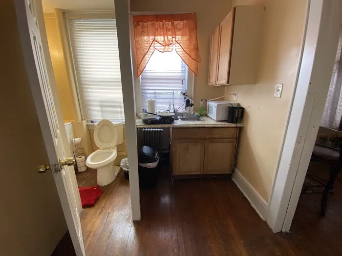 One Bedroom Apartment Near Airport 4