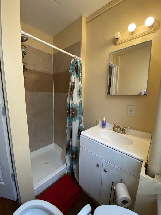 One Bedroom Apartment Near Airport 4