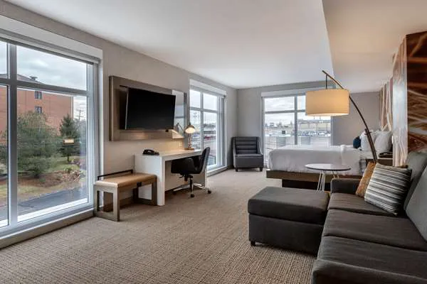 Cambria Hotel West Orange 4