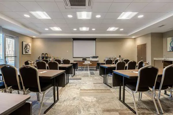 Cambria Hotel West Orange 4