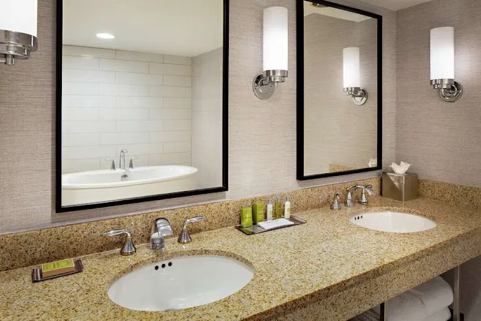 DoubleTree by Hilton Fairfield Hotel & Suites 4
