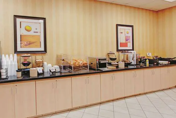 Ramada by Wyndham Fairfield NJ 4