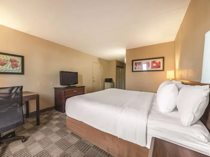 Ramada by Wyndham Fairfield NJ 4