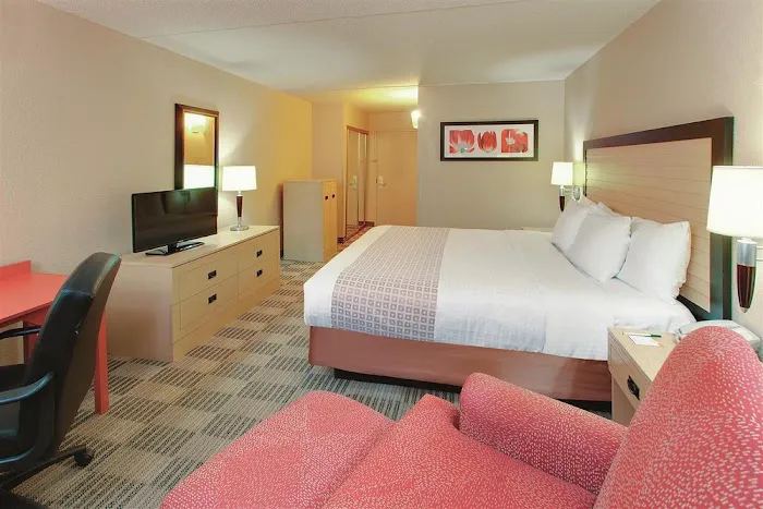 Ramada by Wyndham Fairfield NJ 4