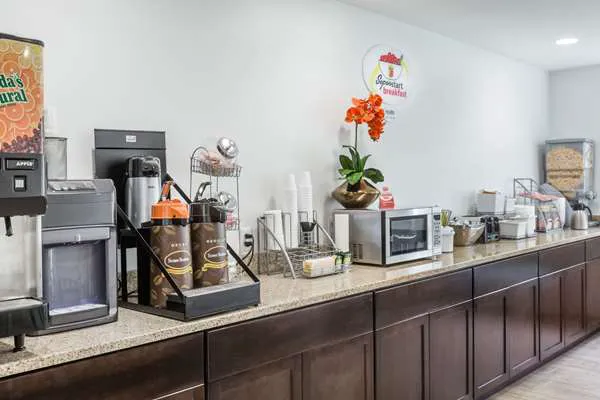 FAIRBRIDGE INN EXPRESS 4