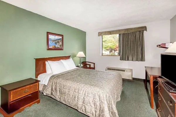 FAIRBRIDGE INN EXPRESS 4