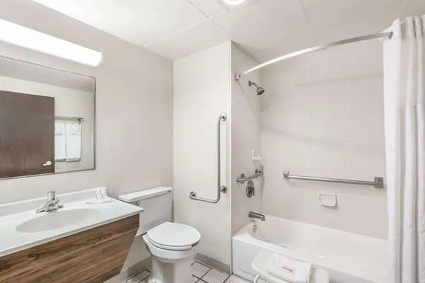 FAIRBRIDGE INN EXPRESS 4