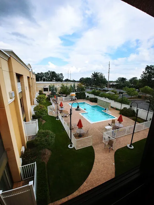 Courtyard Montvale 4