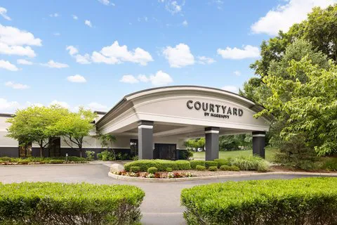 Courtyard Montvale 4