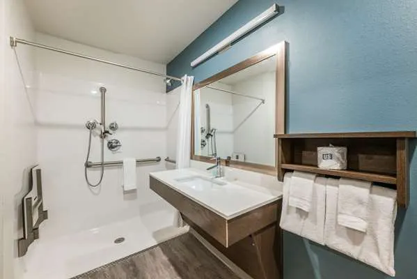WoodSpring Suites Linden 4