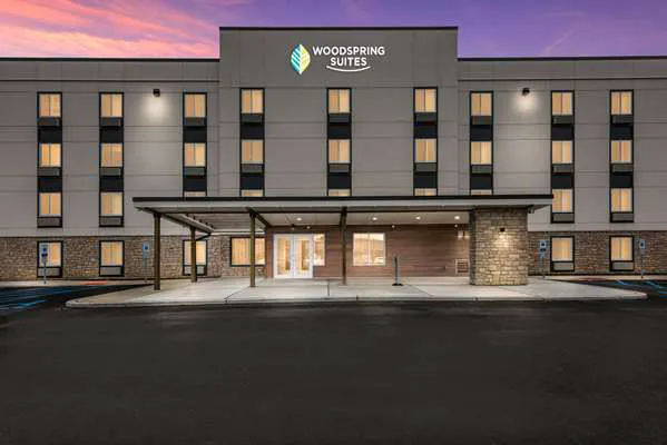 WoodSpring Suites Linden 4