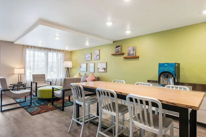 WoodSpring Suites Linden 4