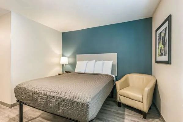 WoodSpring Suites Linden 4
