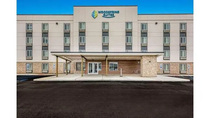 WoodSpring Suites Linden 4