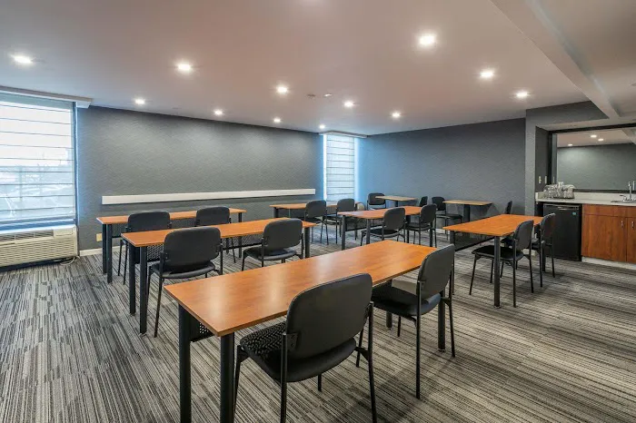 Holiday Inn Express Newark Airport – Elizabeth by IHG 4