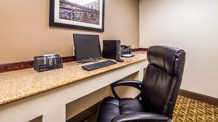 Riverview Inn & Suites 4