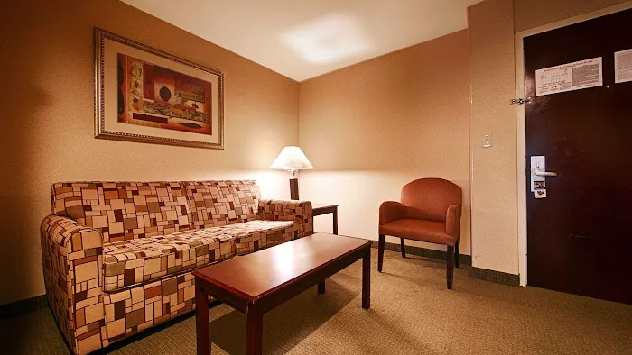 Riverview Inn & Suites 4