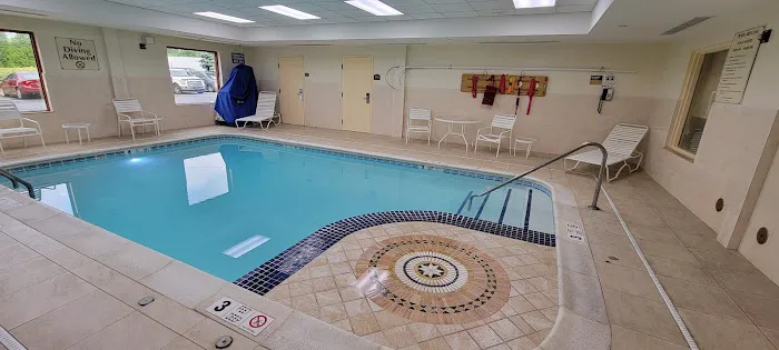 Riverview Inn & Suites 4