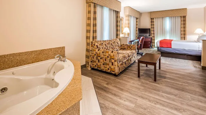 Riverview Inn & Suites 4