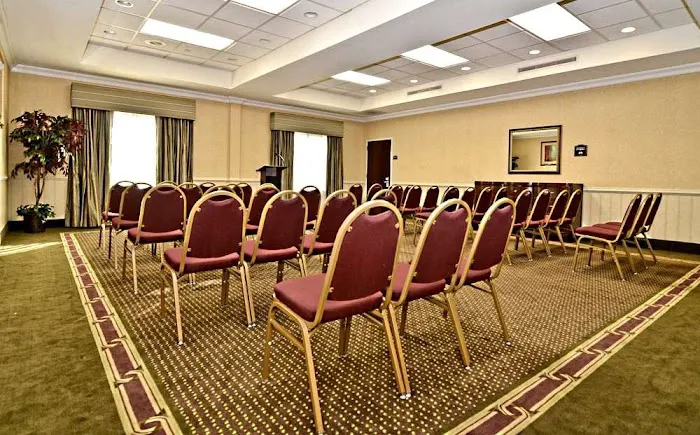 Riverview Inn & Suites 4