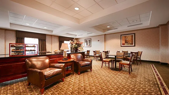 Riverview Inn & Suites 4
